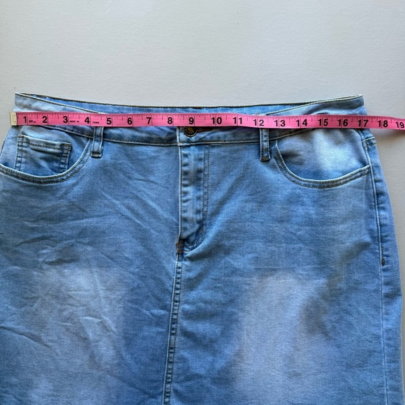 Denim Skirt With Distressed Hem Size XL - Picture 3 of 9